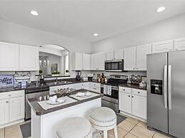 Treasure Hunt Retreat 6 Bedroom Home by RedAwning