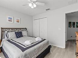 Treasure Hunt Retreat 6 Bedroom Home by RedAwning