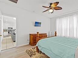 Treasure Hunt Retreat 6 Bedroom Home by RedAwning