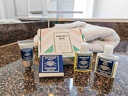 Treasure Hunt Retreat 6 Bedroom Home by RedAwning