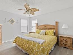 Treasure Hunt Retreat 6 Bedroom Home by RedAwning