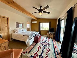 Spy Mountain Hideaway On 5 Acres W/ Hot Tub & Privacy! 1 Bedroom Home 