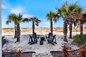 Soundside Bliss 4 Bedroom Home by RedAwning