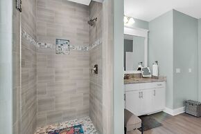 Soundside Bliss 4 Bedroom Home by RedAwning