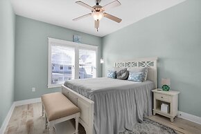 Soundside Bliss 4 Bedroom Home by RedAwning