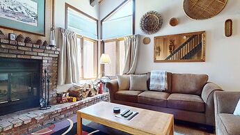 Sunrise #33 2 Bedroom Condo by RedAwning