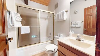 Sunrise #33 2 Bedroom Condo by RedAwning