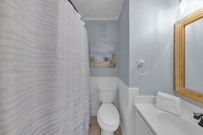 Aqua Vista Retreat 2 BDR in Spectacular Resort!