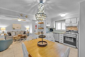 Aqua Vista Retreat 2 BDR in Spectacular Resort!