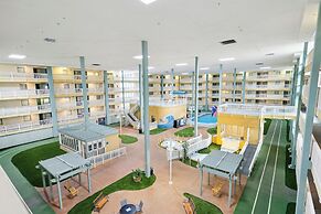 Aqua Vista Retreat 2 BDR in Spectacular Resort!