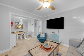 Aqua Vista Retreat 2 BDR in Spectacular Resort!