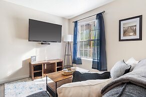 The Nautical Nook Charming Walk-in Condo for 4!