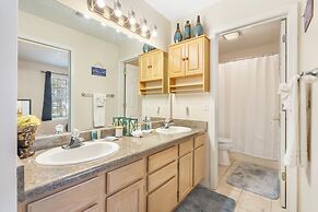 The Nautical Nook Charming Walk-in Condo for 4!