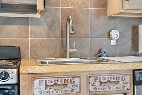 The Nautical Nook Charming Walk-in Condo for 4!