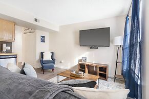 The Nautical Nook Charming Walk-in Condo for 4!