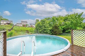 Poolside Paradise Near the Ark