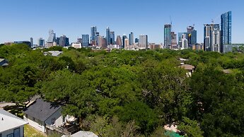 Professionally Decorated Walkable to Soco