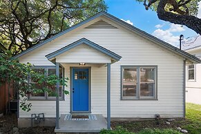 Professionally Decorated Walkable to Soco