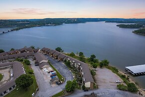 Lakefront Oasis Amazing Views!
