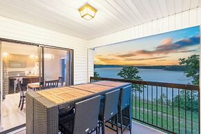 Lakefront Oasis Amazing Views!