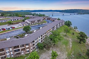 Lakefront Oasis Amazing Views!