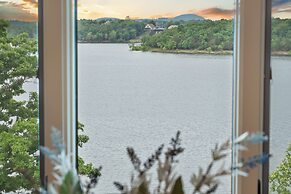 Lakefront Oasis Amazing Views!