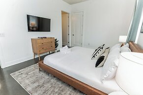 Modern Loft Near West End!