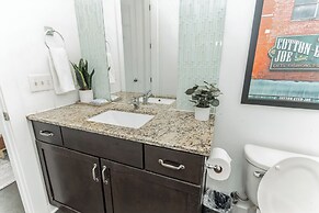 Modern Loft Near West End!