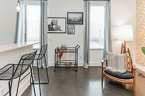 Modern Loft Near West End!