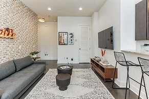 Modern Loft Near West End!