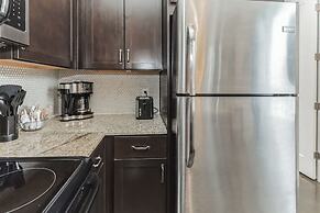 Modern Loft Near West End!