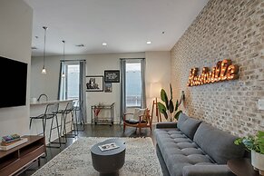 Modern Loft Near West End!