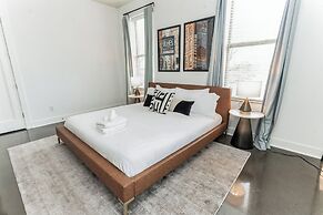 Modern Loft Near West End!