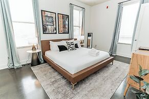 Modern Loft Near West End!