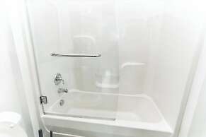 Modern Loft Near West End!