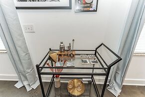 Modern Loft Near West End!