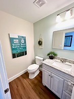 Modern Home Just 10 Mins to Notre Dame 18384