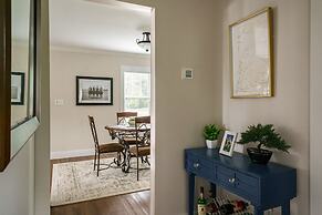 Modern Home Just 10 Mins to Notre Dame 18384