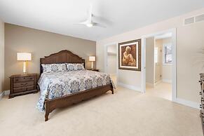 Modern Home Just 10 Mins to Notre Dame 18384