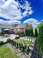 Modern Home Just 10 Mins to Notre Dame 18384