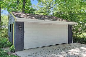 Modern Notre Dame Get Away 1614