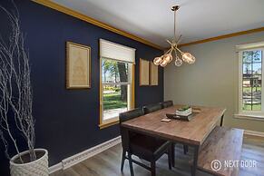 Modern Notre Dame Get Away 1614