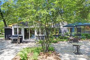 Modern Notre Dame Get Away 1614