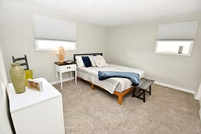 Modern Home Just Mins to Notre Dame 52723