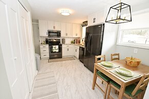 Modern Home Just Mins to Notre Dame 52723