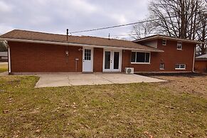 Modern Home Just Mins to Notre Dame 52723