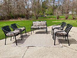 Modern Home Just Mins to Notre Dame 52723