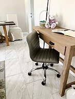 Modern Home Just Mins to Notre Dame 52723