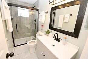 Modern Home Just Mins to Notre Dame 52723