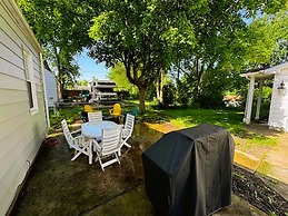 3 Bedroom Home 7 Blocks From ND Firepit 54231